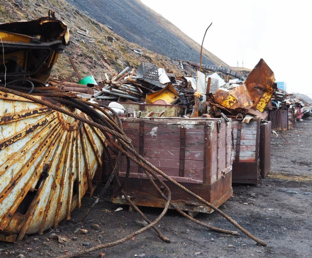 Морской порт в поселке Баренцбург, Шпицберген