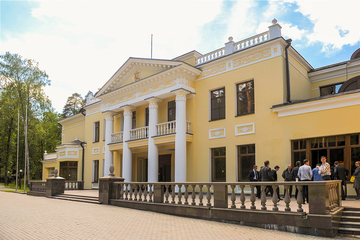 Главный дом Ново-Огаревской резиденции. Легион СМИ
