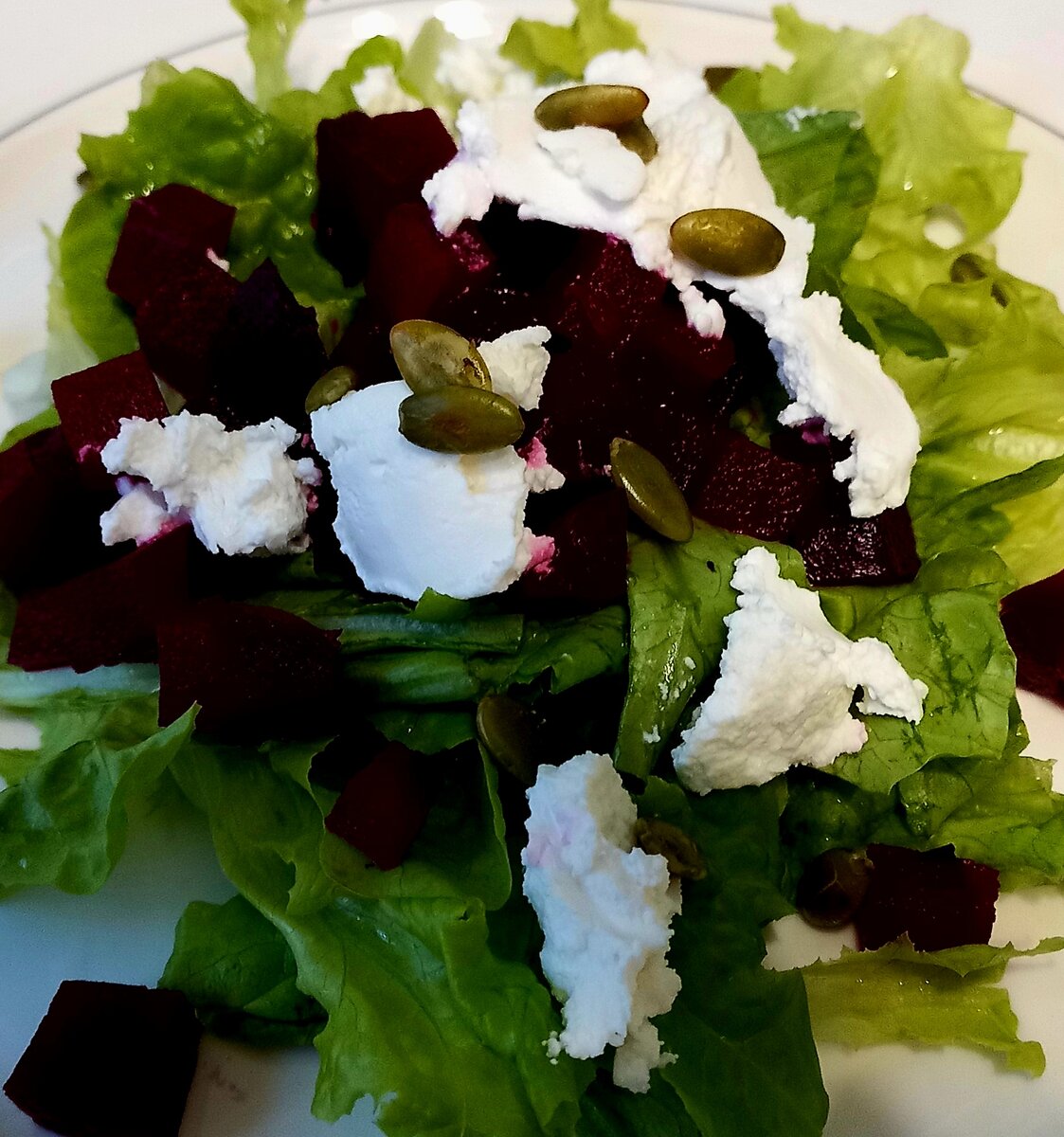 Приблизительная стоимость 2-х порций салата - 110 руб. (расчет ниже)