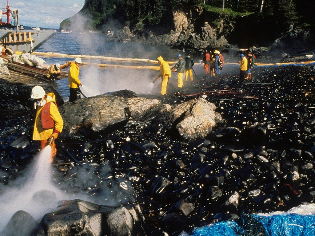 Разлив нефти exxon valdez. Крушение танкера exxon valdez. Крушение танкера exxon valdez. Разлив нефти на аляске 1989. Крушение танкера exxon valdez.