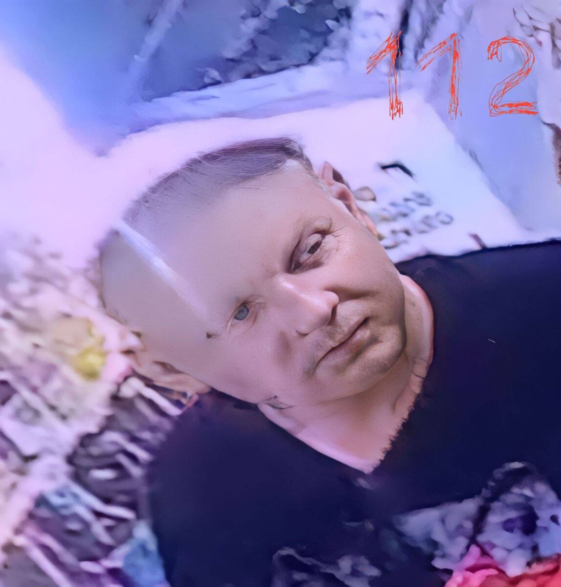 На фото 42-летний местный житель Павел Дружинин. Он проживает в том же поселке, что и погибшая. 