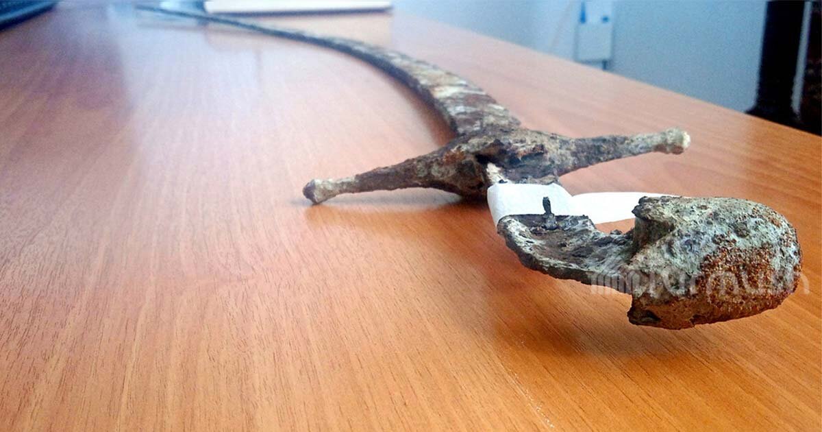 Средневековый меч-саблезуб, найденный в Кыргызстане.