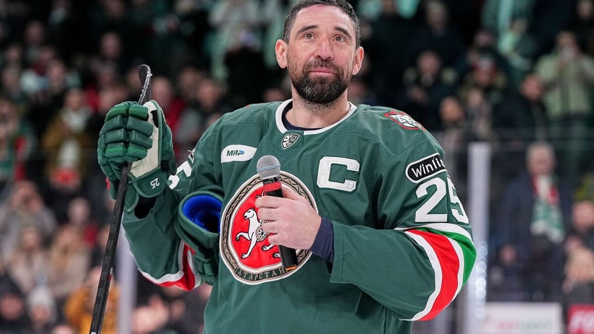     Билеты на прощальный матч Даниса Зарипова продают за 25 тысяч рублей. Такая публикация появилась на сайте объявлений.