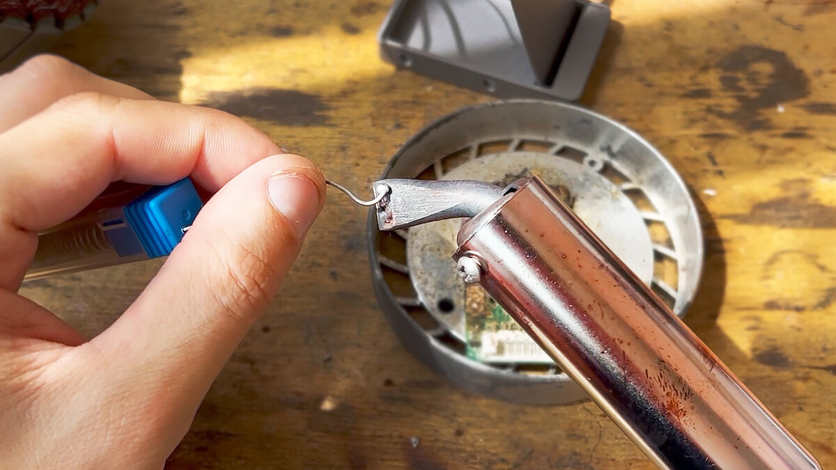 Припой не липнет к жалу.