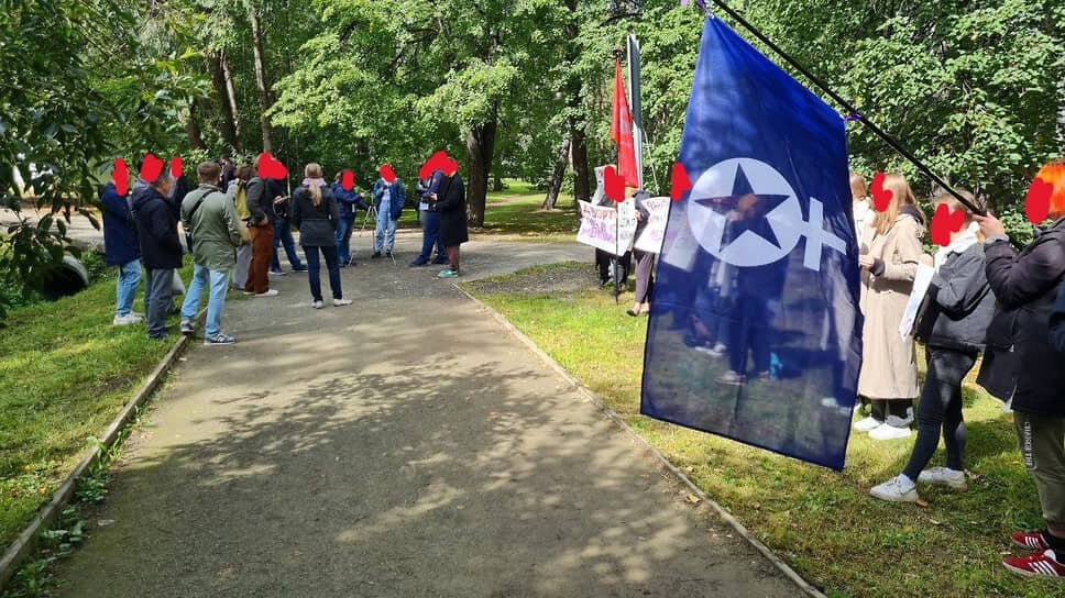 Фото: Уральская феминистская инициатива📷Пикеты в парке Екатеринбурга в защиту прав женщин на аборты