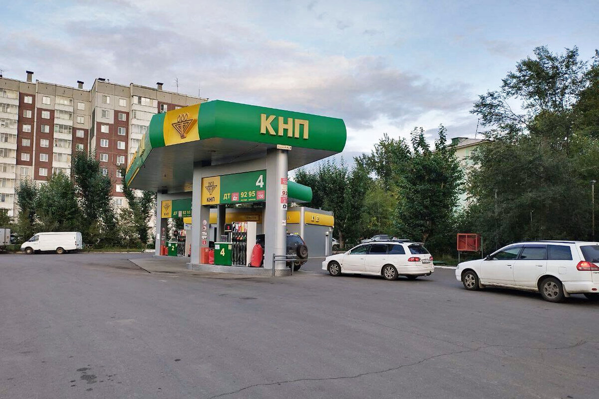     На краевой сети автозаправок КНП цены поднимались резвее, чем на других АЗС. Соответственно тут есть запас бензина и дизеля