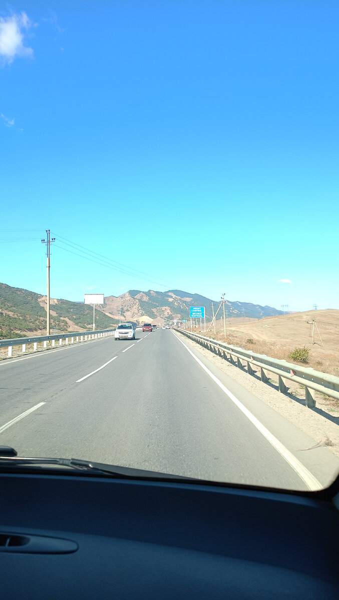 Утро. Едем из Махачкалы в сторону Буйнакска