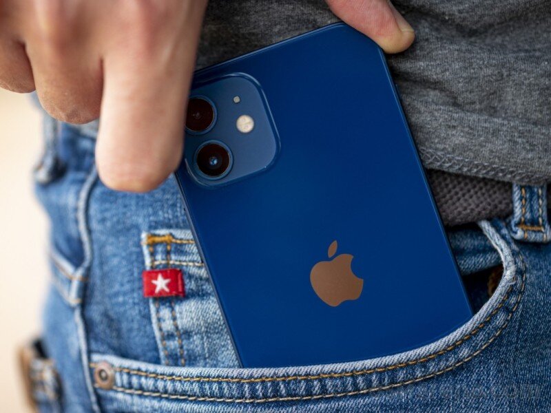    Франция запретила продажи iPhone 12. Что не так со смартфоном?