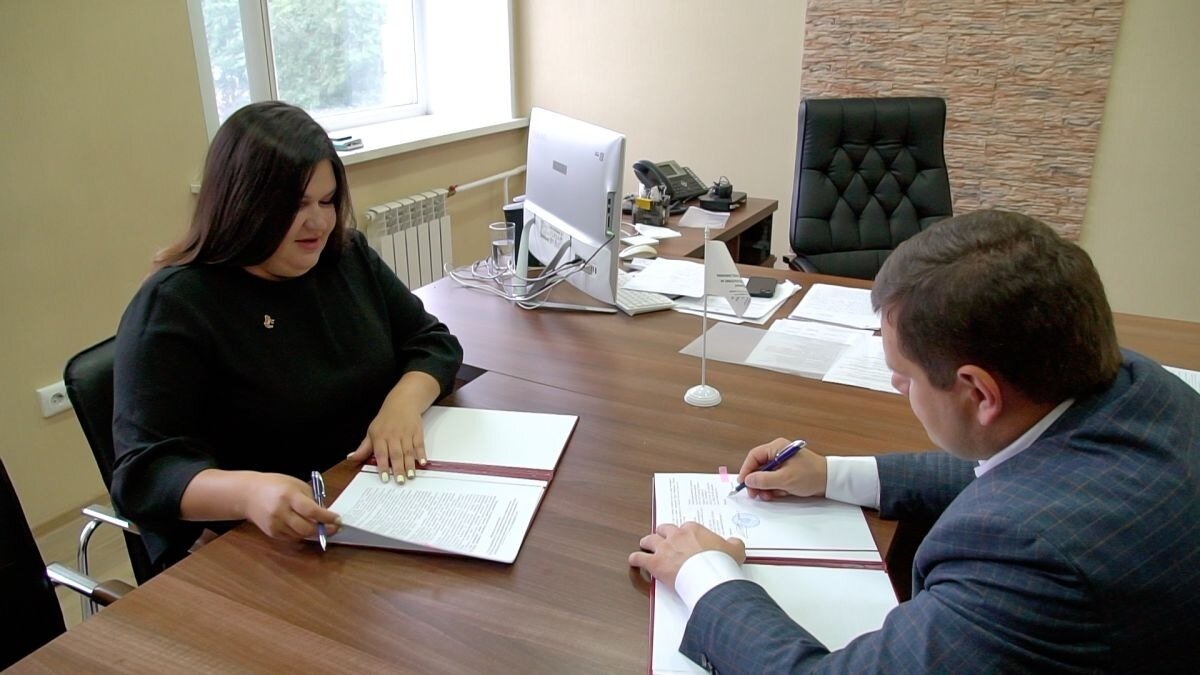     12 сентября Минприроды Хакасии и ВНИИ охраны окружающей среды подписали соглашение о взаимодействии. Это связано с участием Абакана и Черногорска в федеральном проекте «Чистый воздух».