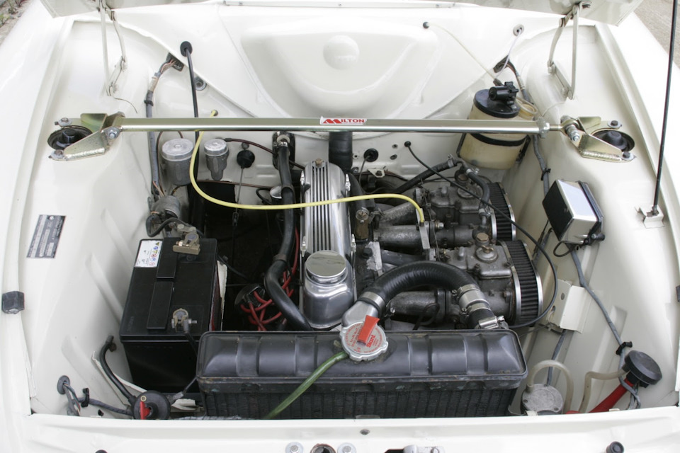 Впуск и выпуск на одной стороне