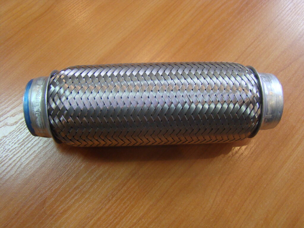 Данная запчасть имеет очень важное значение для машины, так как именно она снижает все возникшие во время работы вибрации двигателя