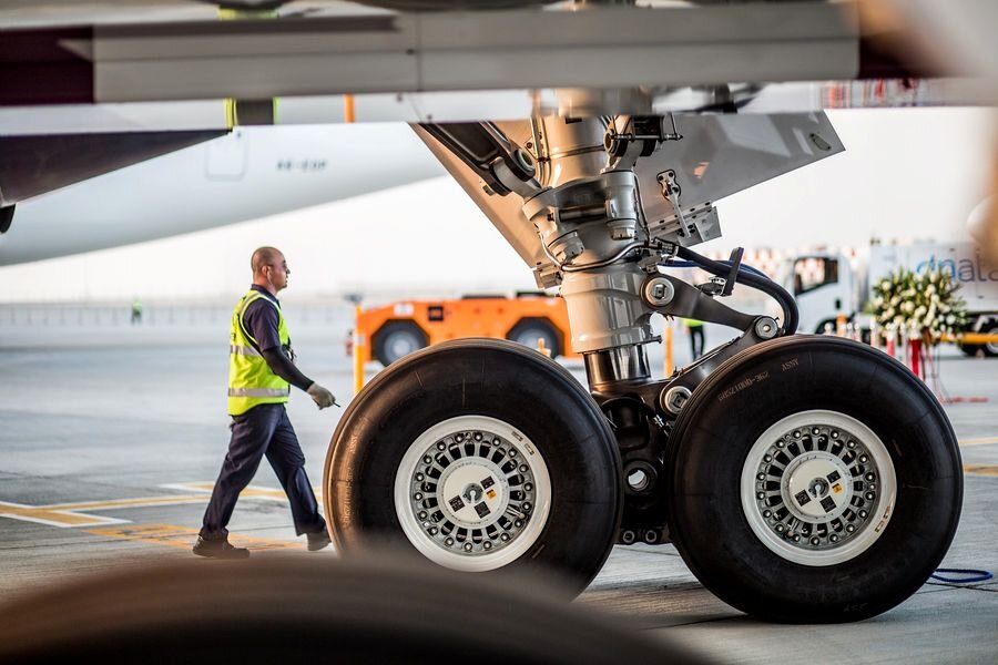 AZAL — первый клиент программы быстрой замены шасси при капитальном ремонте Boeing 787 Landing Gear Exchange.
На Dreamliner устанавливаются шасси и тормозные системы производства французского авиационного концерна Safran