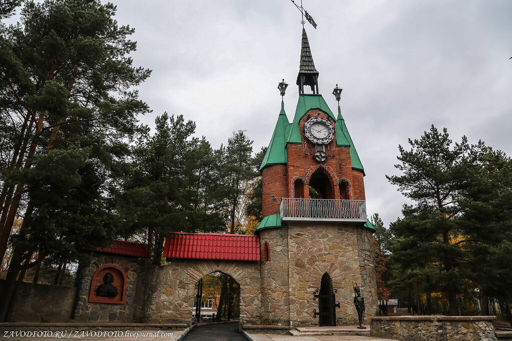 Работа городе сосновый бор. Андерсенград в Сосновом Бору. Парк Андерсена в Сосновом Бору. Андерсенград Ратушная башня. Сосновый Бор замок Андерсенград.