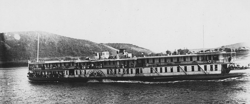 Припять пароход. Пароход володарский. Теплоход узбекистан. Двухпалубный теплоход короленко 50 годы. Теплоход короленко.