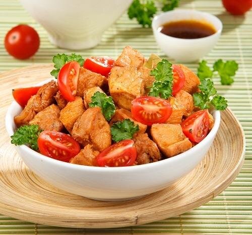 Адобо из курицы и свинины. Фото: Олег Кулагин/BurdaMedia
