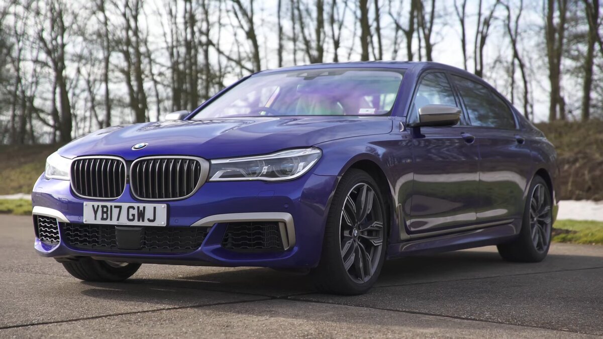 BMW M760i. Кадр YouTube