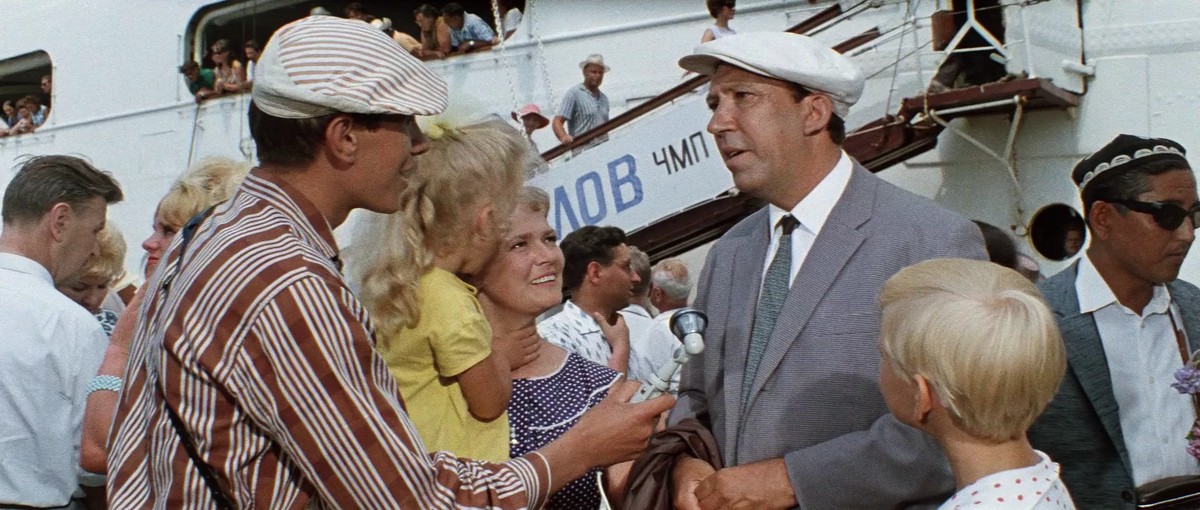 Фрагмент из кинофильма "Бриллиантовая рука"