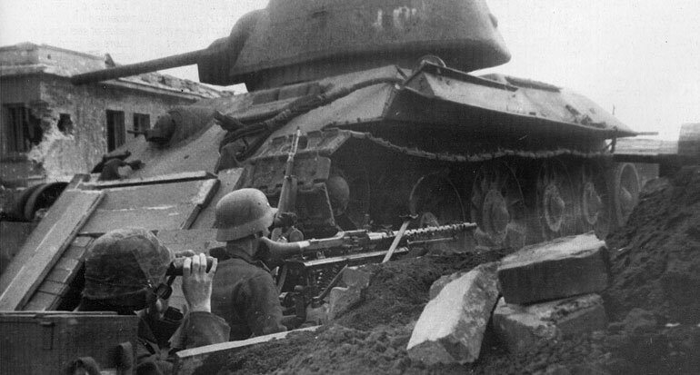 4 октября 1942 года. Танк т-34 Сталинградская битва. Сталинградская битва 1942 танки. Т 34 подбитый в Сталинграде. Т-34 В Сталинградской битве