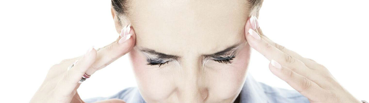 Для кого-то «мигрень» – загадочное и ничего не значащее слово. А для кого-то это вполне реальный враг, который заставляет тяжело страдать и выбивает из привычной колеи. Она безжалостно рушит твои планы, вычеркивает из жизни два, три, а то и четыре дня подряд.