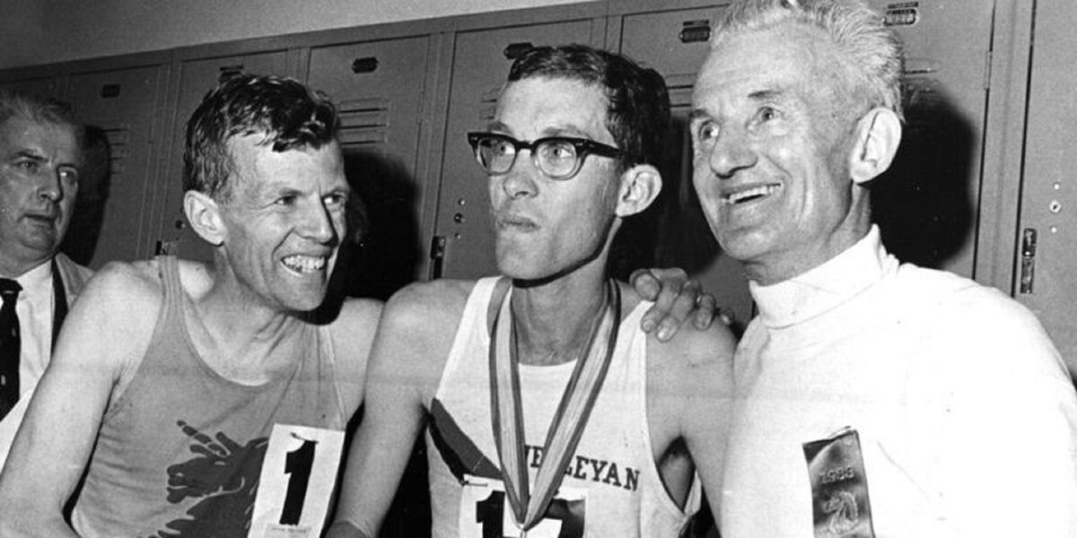 После финиша в Бостонском марафоне 1968. В очках - Амброуз (“Амби”) Берфут.