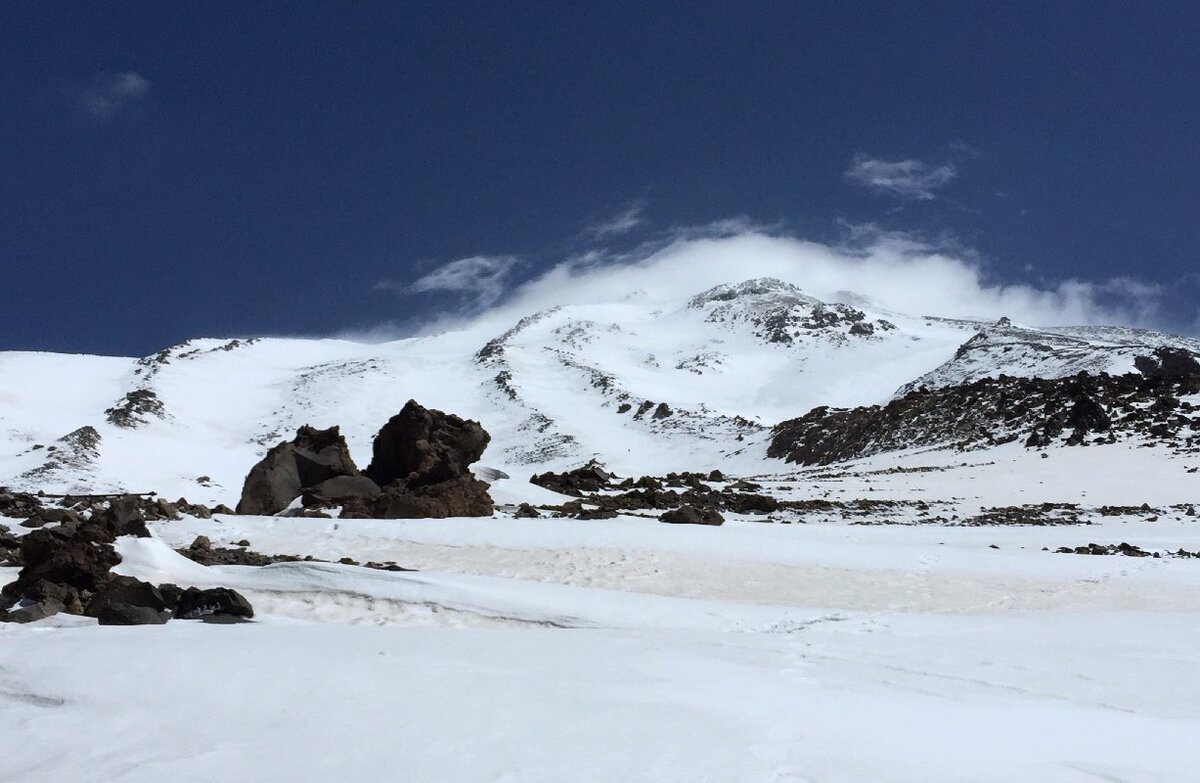 Руины горы дамаванд. Демавенд гора восхождение. Damavand Peak.