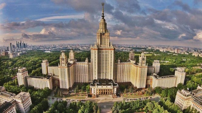 Российская экономическая школа (РЭШ) стала лучшим вузом в рейтинге российских образовательных учреждений, подготовленного Forbes.