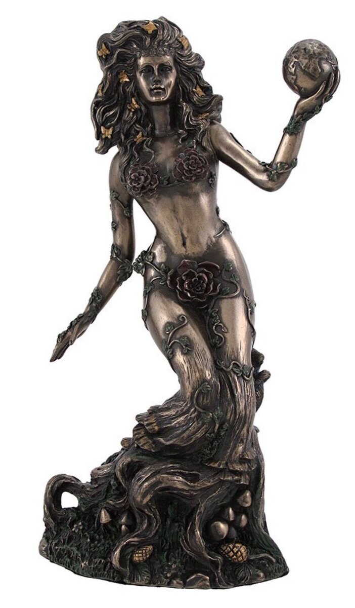 Современная статуэтка с изображением Геи