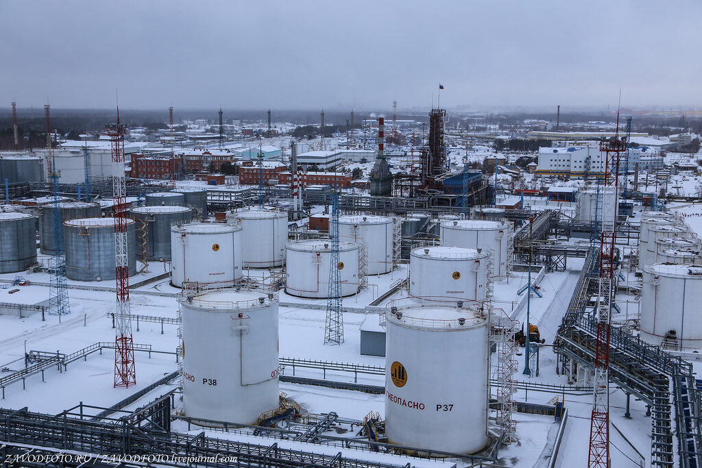 Нефтеперерабатывающий завод расположен в городе. Пермский нефтеперерабатывающий завод лукойл-пермнефтеоргсинтез. Капотня завод мнпз. Нефтеперерабатывающий завод расположен в городе. Завод пнос пермь.