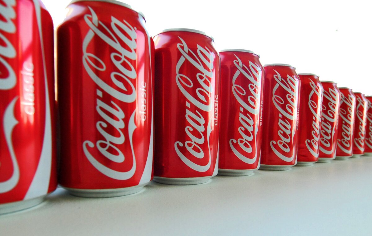 Кола. Кока кола. Кока кола Coca Cola. Фирма Кока кола. Банка колы.