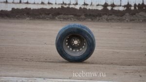 Каждый водитель наверняка попадал в ситуацию, когда без экстренной помощи было не обойтись. Движение на дороге всегда лотерея и никто не застрахован от прокола или пореза шины. Для любых непредвиденных ситуаций существует шиномонтаж от нашей компании, который позволит сохранить спокойствие в самых безнадежных ситуациях.