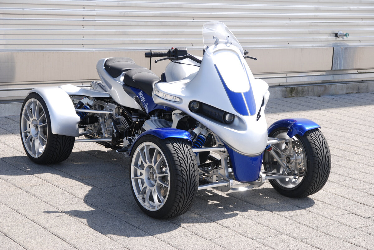 Трицикл самому. BMW gg1200 Quadster квадроцикл. Шоссейный квадроцикл БМВ. BMW gg Quad. БМВ мотоцикл трицикл.