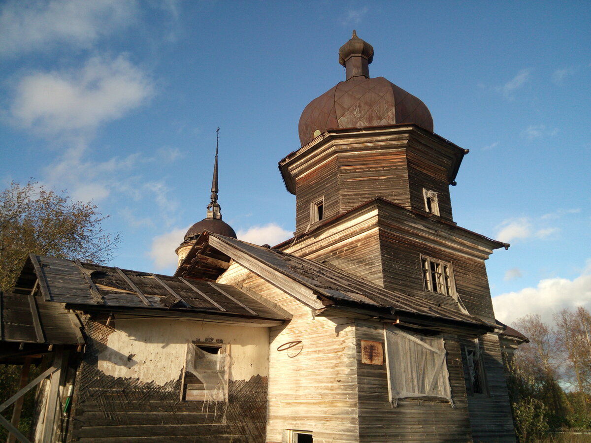 Храм деревянный в селе верхний Секинесь