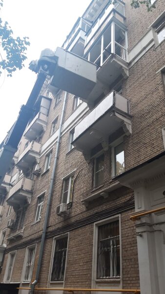 Остекление балкона в Москве. Конструктив - Юрий Лебедев, исполнение - "Штайнер"