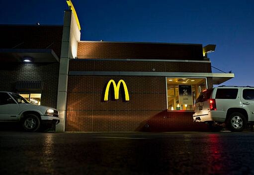 Во многих крупных городах имеются Мак Доналдс и сегодня мы поговорим про Мак Авто и как там поесть нахаляву.