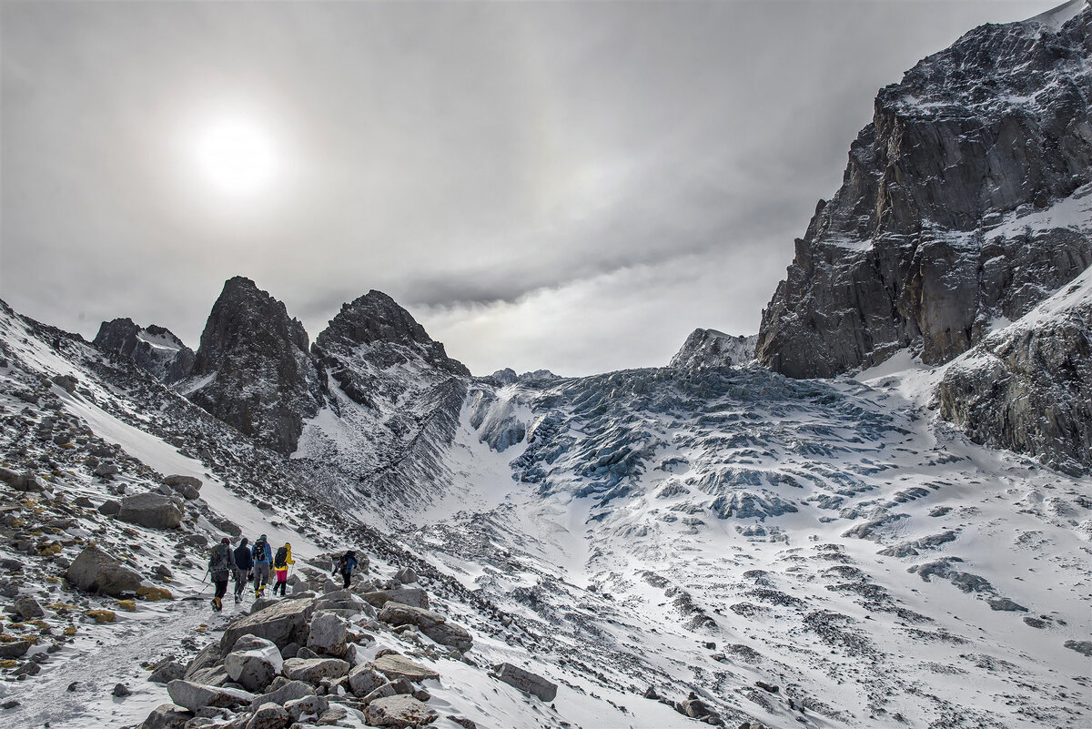 1 – По дороге на ледовые занятия на леднике Ак-Сай.