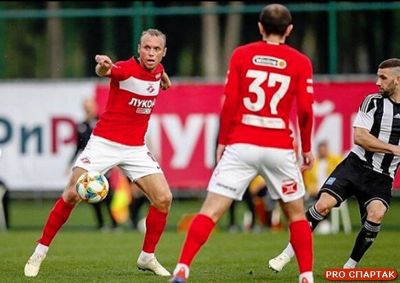  Что интересно, президентом последнего соперника  красно-белых команды "Мура" из Словении, является ярый болельщик "Спартака"  Роберт Кузьмич, который и инициировал этот матч. 