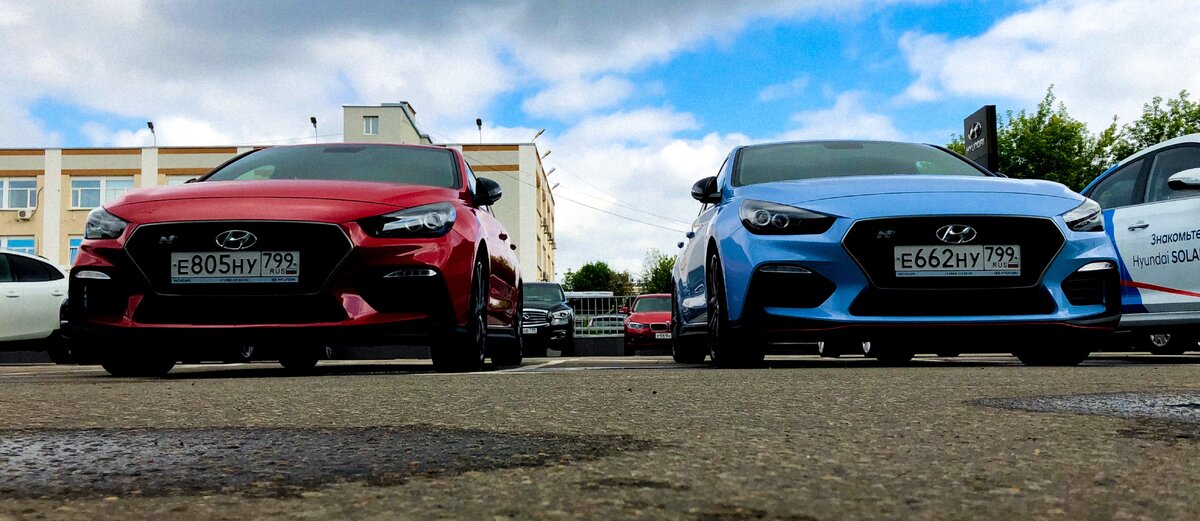 Заниженная подвеска и спортивный обвес добавляют Hyundai I30 N ещё больше спорта.