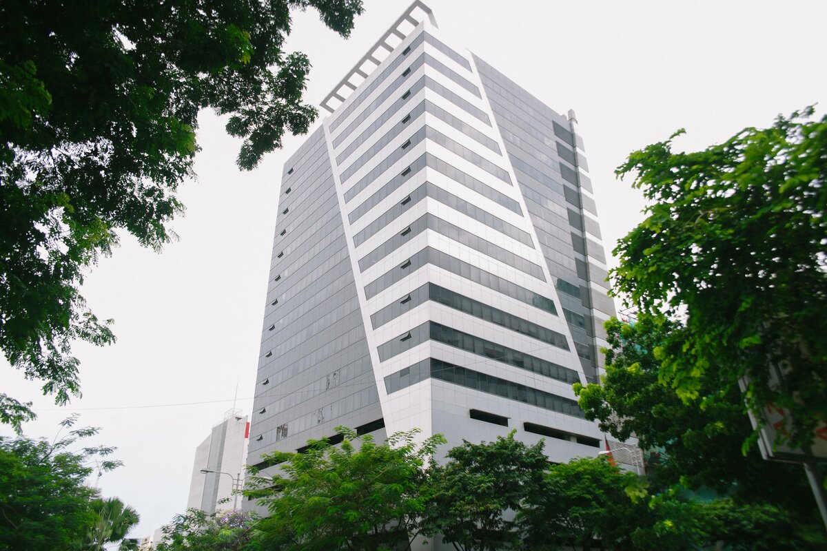 Бизнес-центр Skyrise 4, в котором находится кампус QQEnglish IT  Park