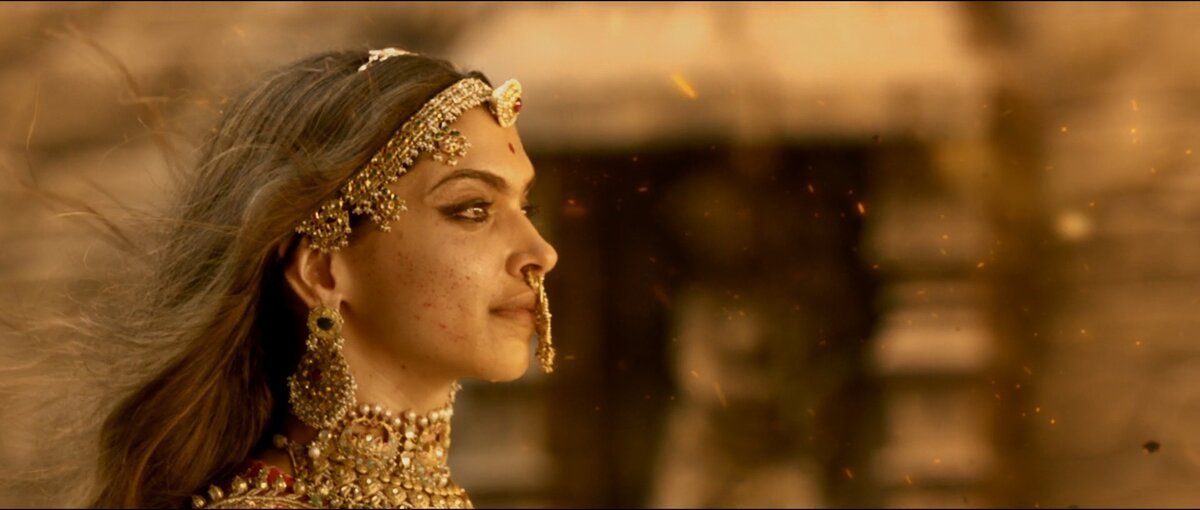 Кадр из фильма "Падмавати" - не сати, но история о женщине, сгоревшей заживо, добровольно