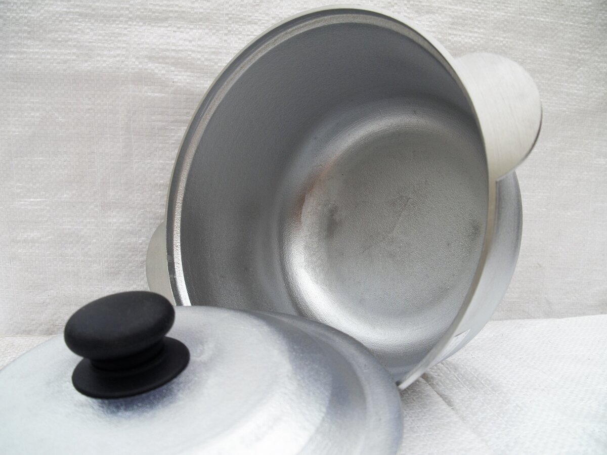 Как чистить чугунные и алюминиевые казаны от нагара в домашних условиях ...