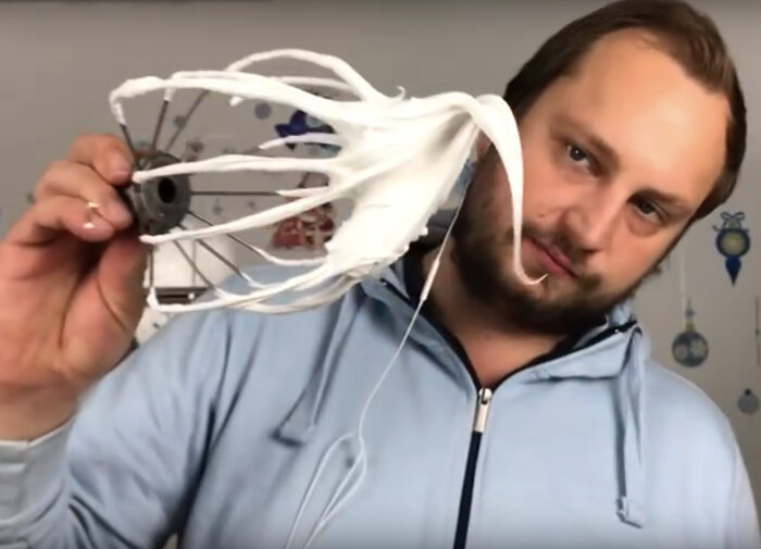 клювики - верный признак правильно взбитых белков для меренги