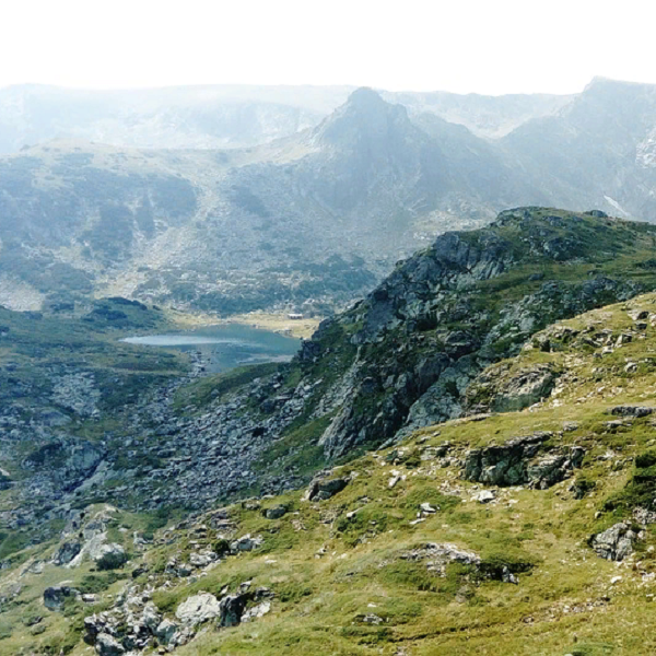 https://cdn.pixabay.com/photo/2017/08/20/10/35/mountain-2661226_960_720.jpg