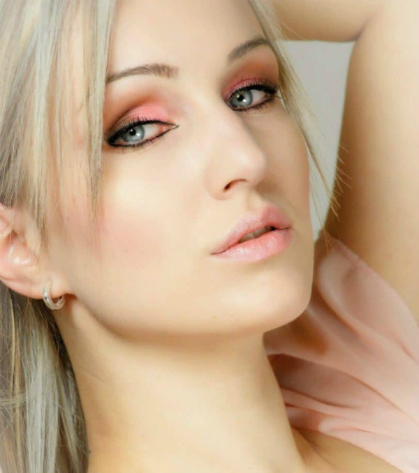 https://pixnio.com/peaple/female/woman/blonde-hair-gorgeous-portrait-fashion-eye-woman-skin-glamour-blond-face