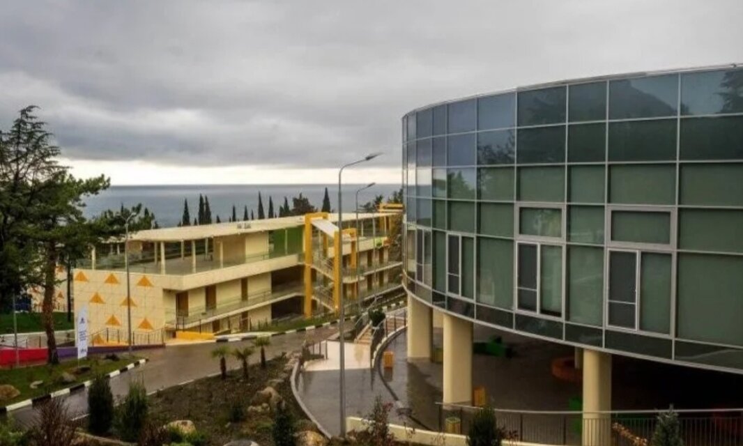 Столовая "Круг" лагеря Горный