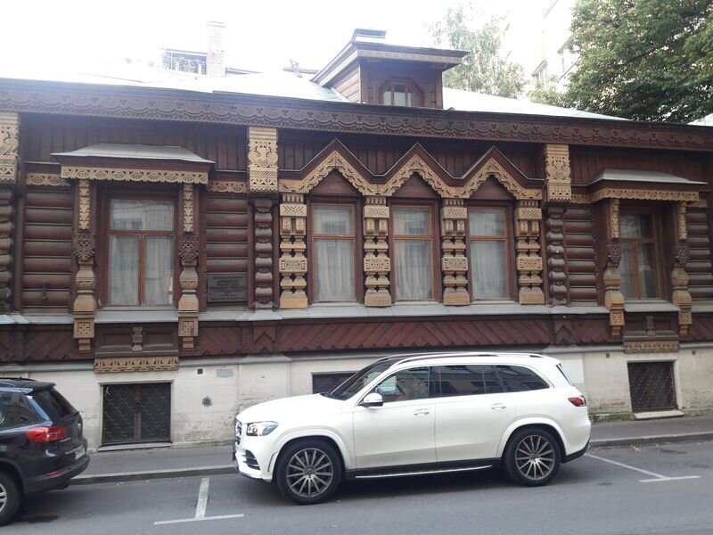 Дом Пороховщикова, фасад (фотография моя)