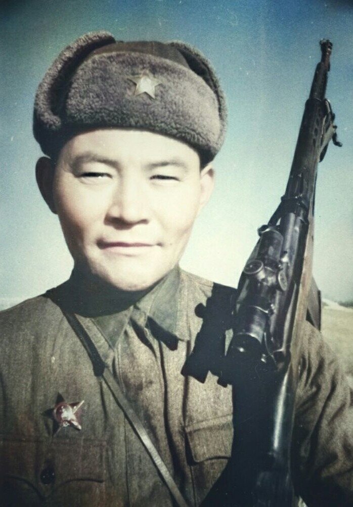 Красноармеец Сулейменов Ибраим — снайпер 2-го отдельного стрелкового батальона 100-й отдельной стрелковой бригады. Зима 1943. Источник: wwii.space