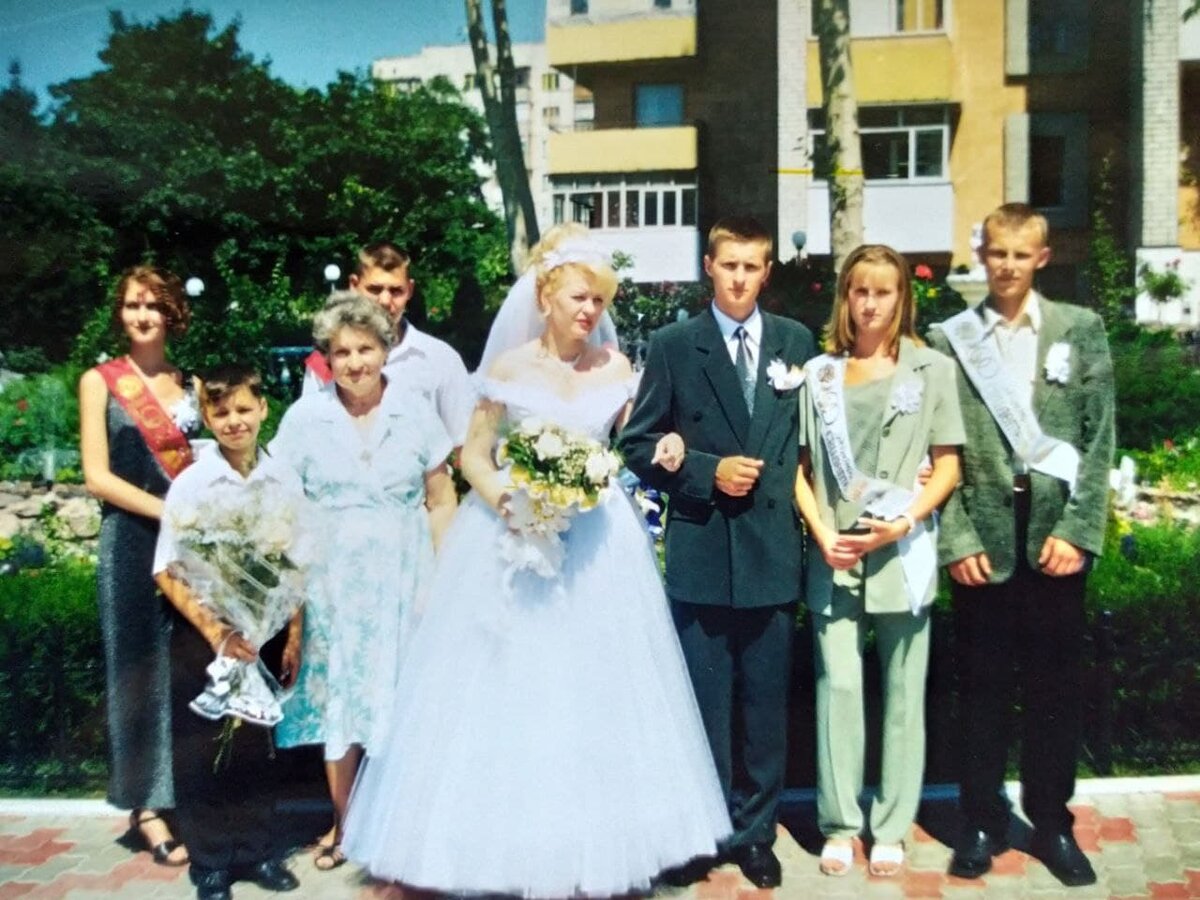 После свадьбы молодожены, по традиции, спят вместе