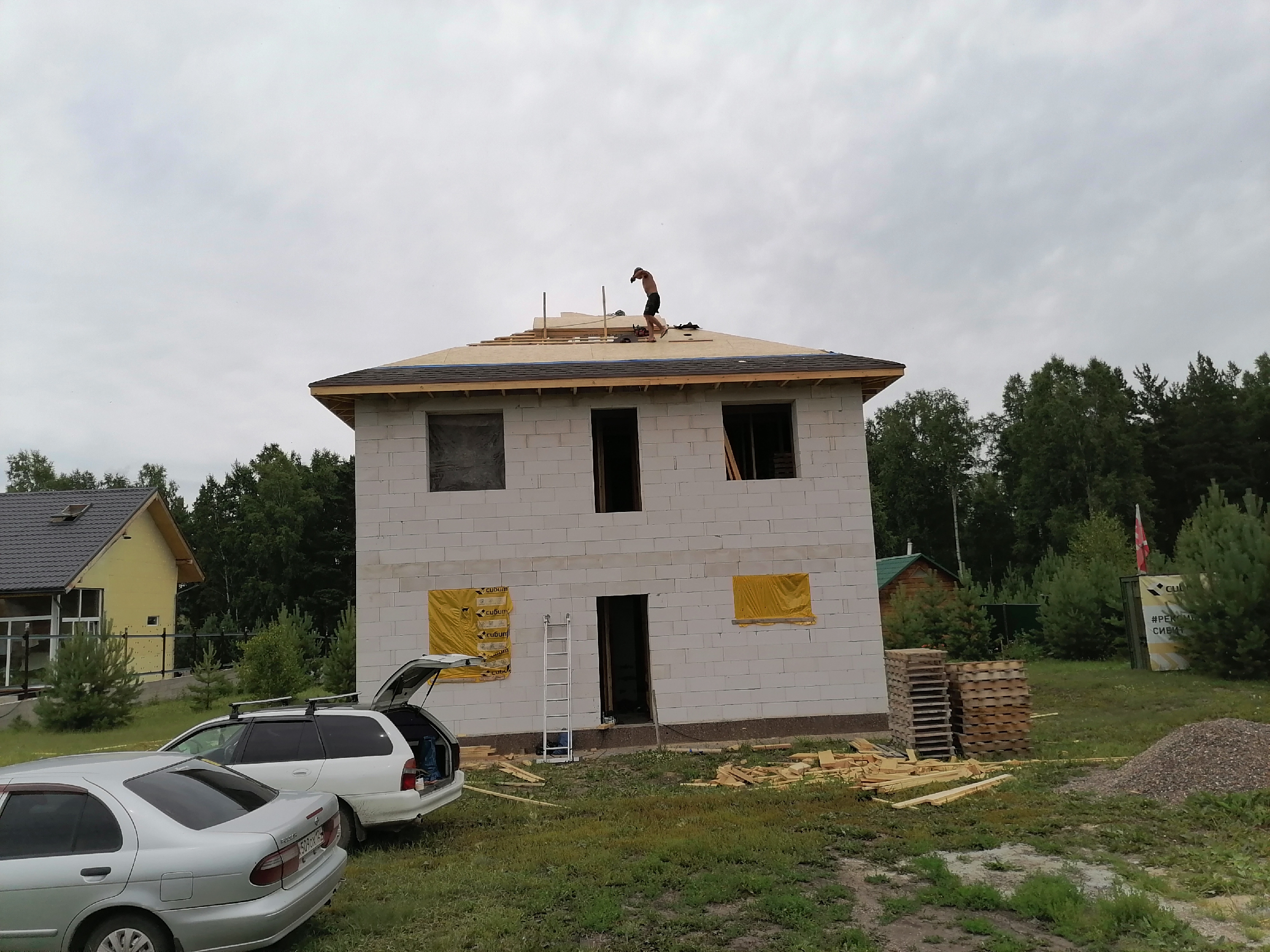 Строительство вальмовой крыши за 5 дней без использования лесов. Был удивлен скоростью и качеством работы строителей23