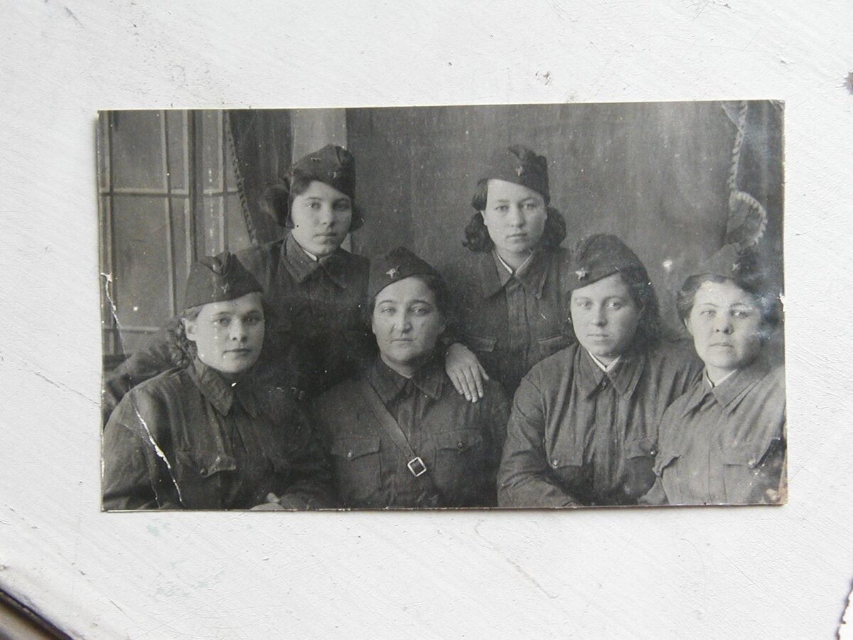 Студентки ВГУ на фронте