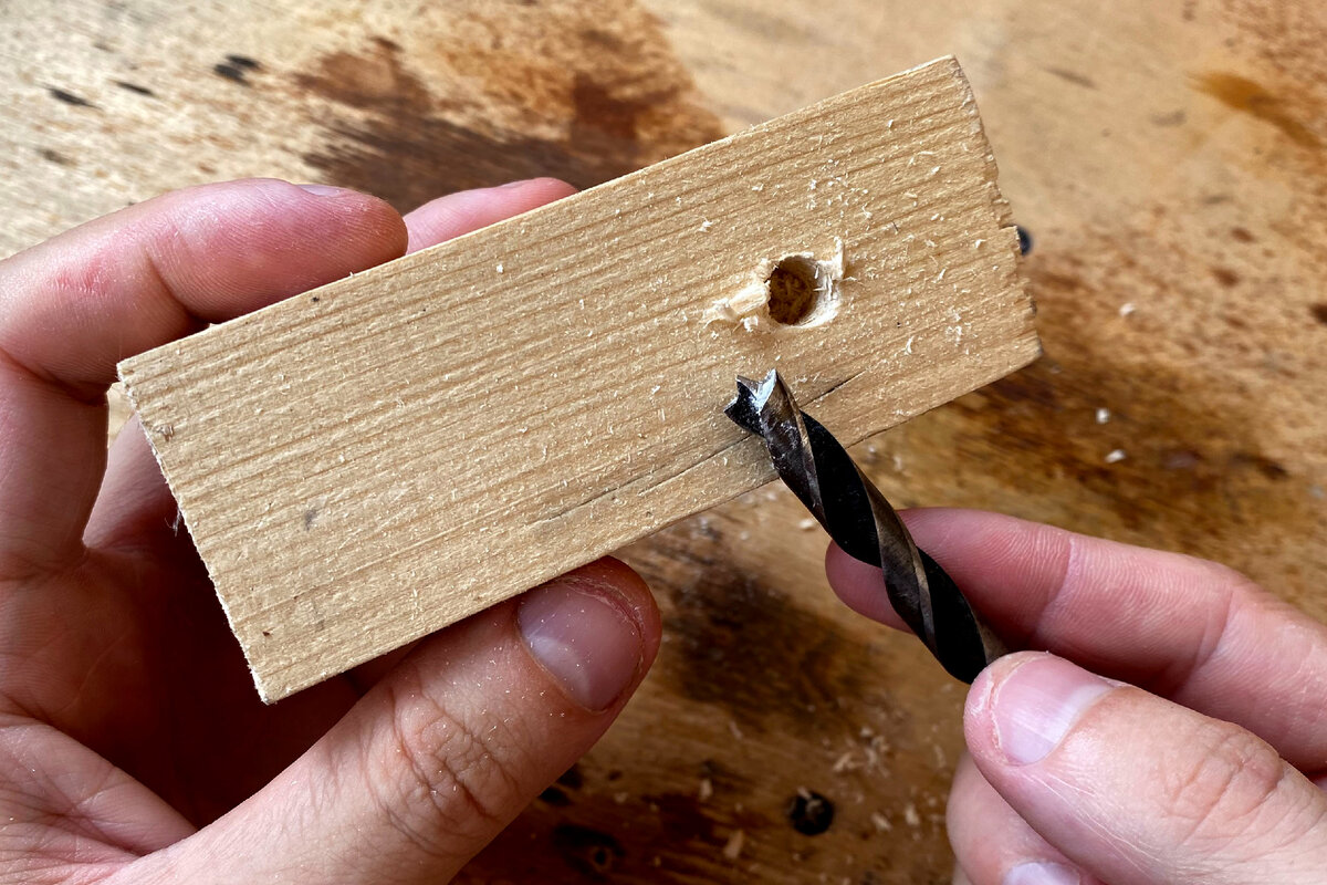 Сколы после сверления.